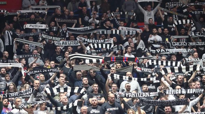 Фанати Партизана співали про єдність з росіянами під час матчу з Олександрією – ганебне відео