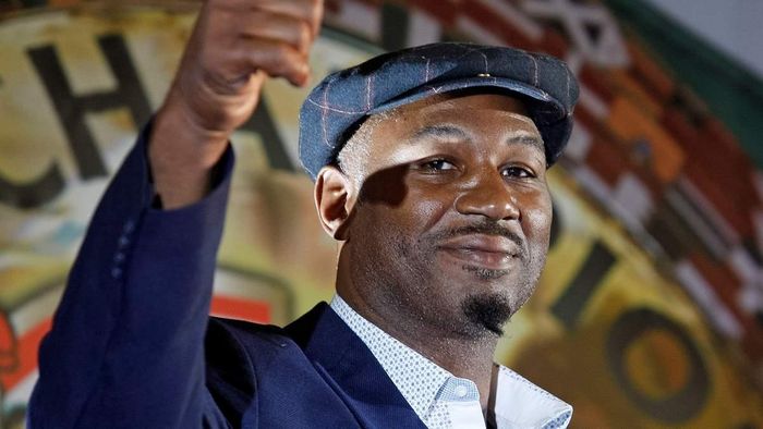 Льюїс пояснив, чому Дюбуа не піднявся після важкого удару від Усика