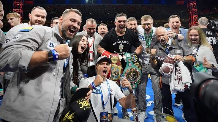 Промоутер Паркера натякнув, що Усик власноручно віддасть пояс WBO