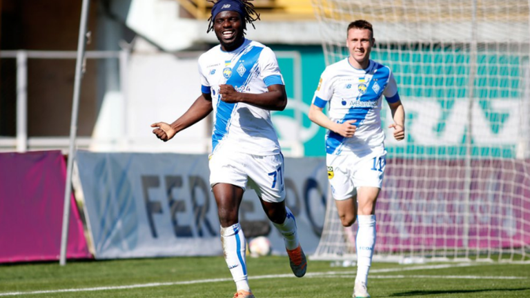 Беніто (попереду) / Фото ФК Динамо Беніто (попереду) / Фото ФК Динамо