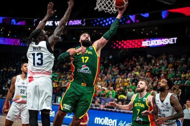 Йонас Валанчюнас (в атаці) / Фото FIBA Йонас Валанчюнас (в атаці) / Фото FIBA