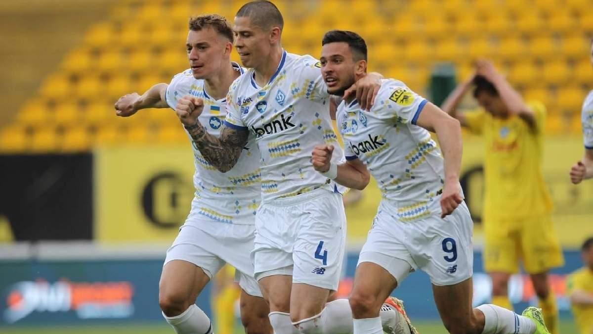 Назар Волошин (крайний справа) / Фото ФК Динамо