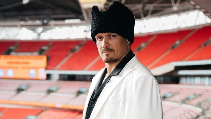 Непереможний чемпіон світу назвав місце Усика в рейтингу найкращих боксерів: "Йому краще там і залишатися"