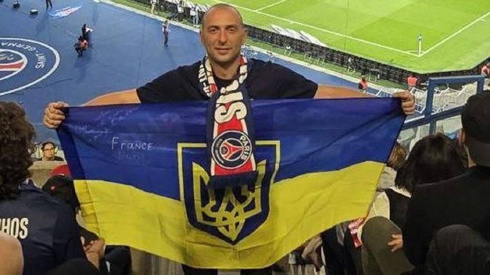 Військового з синьо-жовтим прапором змусили покинути матч ПСЖ: "Я сказав: "Україна, Ілля Забарний" 