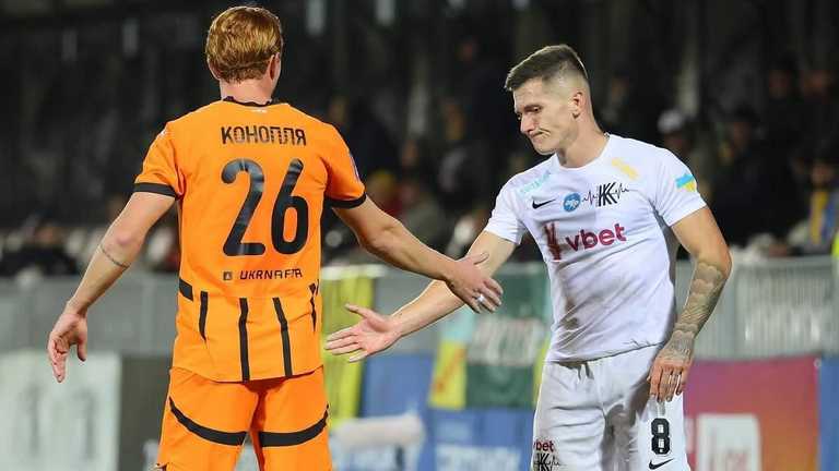 Владислав Великан (справа) / ФК Колос