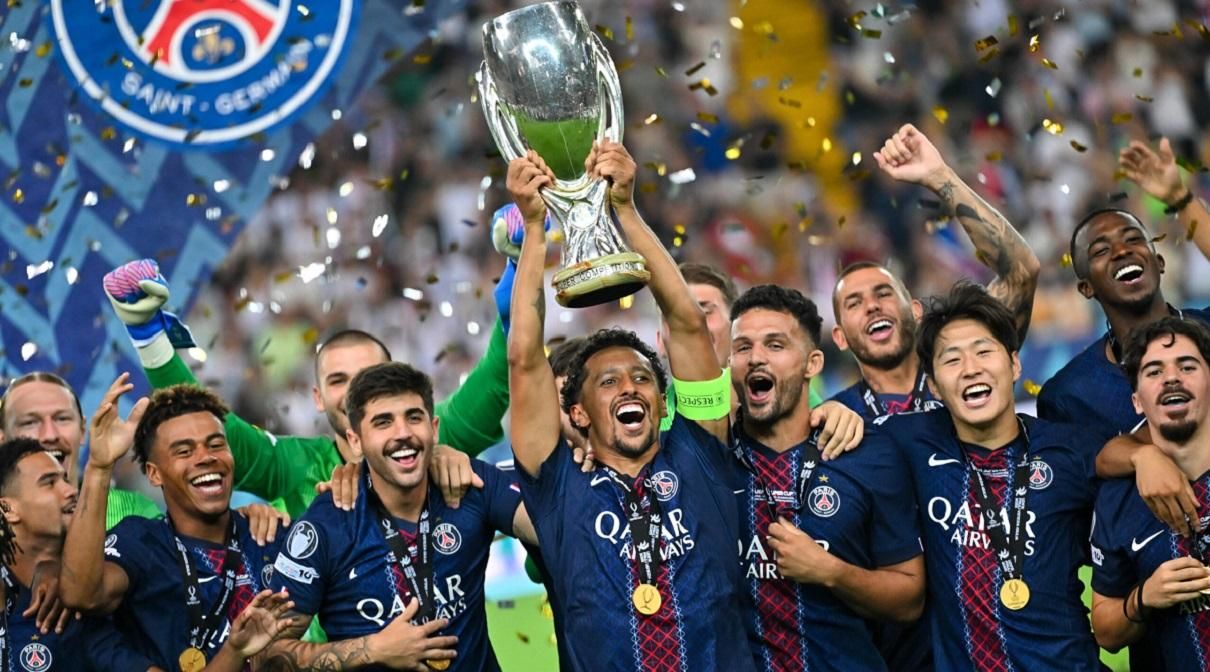 Гравці ПСЖ святкують перемогу / Фото EFE