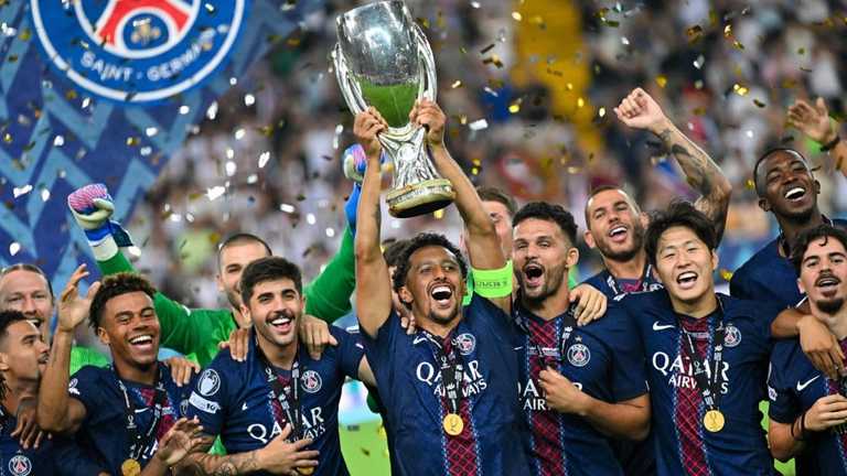 Гравці ПСЖ святкують перемогу / Фото EFE Гравці ПСЖ святкують перемогу / Фото EFE