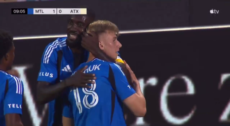 Геннадій Синчук святкує гол / Скріншот Геннадій Синчук святкує гол / Скріншот