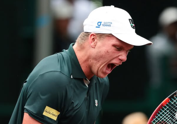 Теннисист с аутизмом выиграл матч в Цинциннати, один из геймов которого длился 30 минут и 17 раз имел равный счет