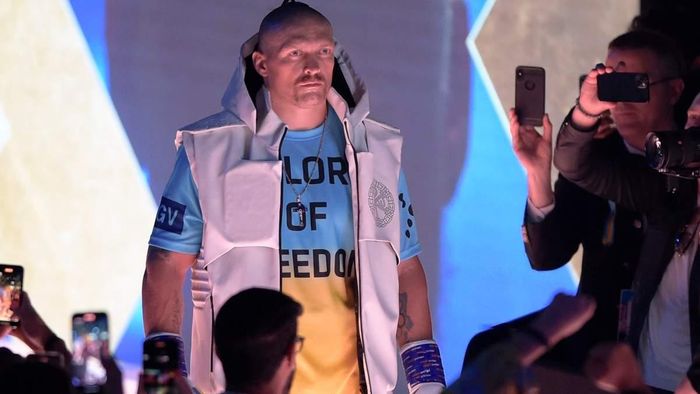 Усик може провести наступний бій на початку 2026 року – директор українця розкрив потенційного суперника