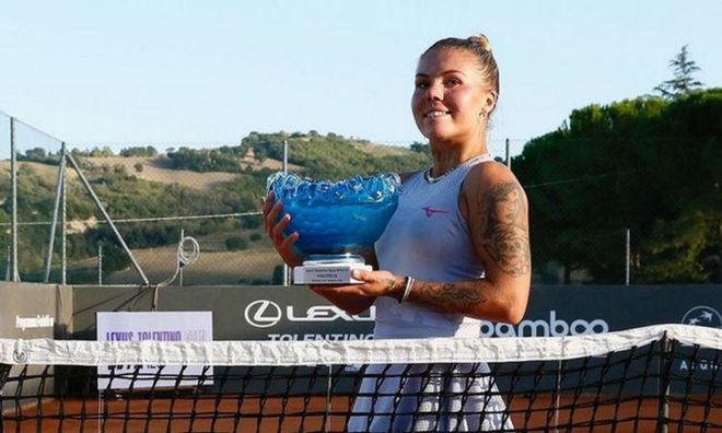 Зіркова українська тенісистка присвятила трофей турніру WTA батьку, який у ЗСУ