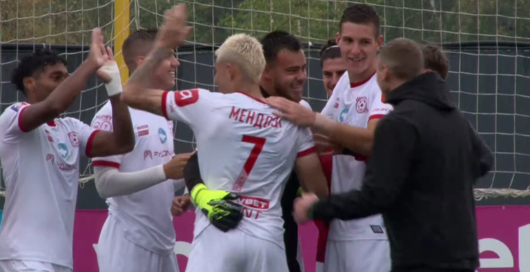 Кемкин в объятиях партнеров / Скриншот