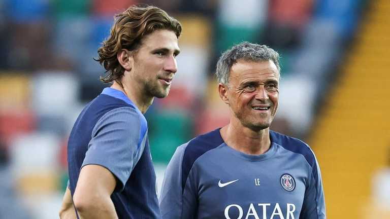 Ілля Забарний Луїс Енріке / фото: FRANCK FIFE/AFP via Getty Images 