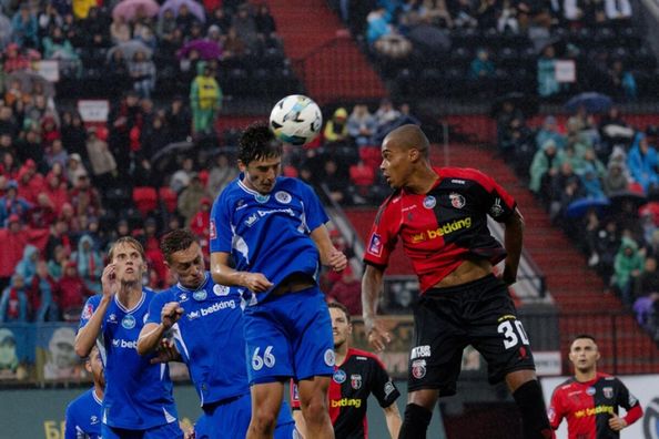 Супергол Сміяна та пряма червона Ндукве у відеоогляді матчу УПЛ Верес – Кудрівка – 2:0 