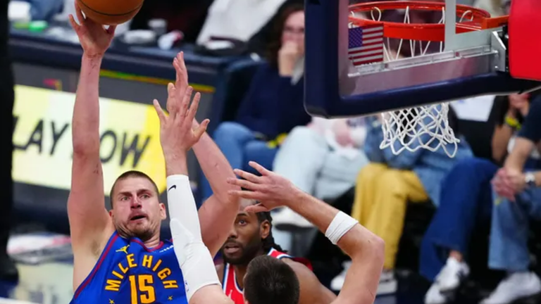 Нікола Йокіч (в атаці) / Photo by Ron Chenoy / Imagn Images Нікола Йокіч (в атаці) / Photo by Ron Chenoy / Imagn Images