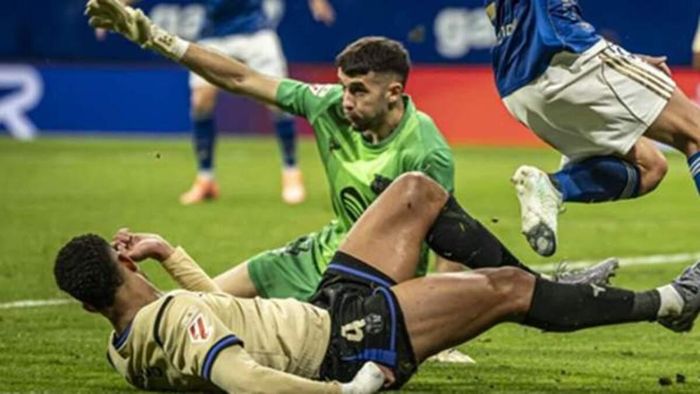 Барселона втратила основного воротаря та лідера атаки – відомо, чи зіграють з ПСЖ 