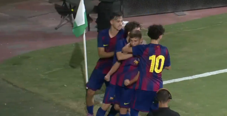 Артем Рибак (по центру) / Скріншот