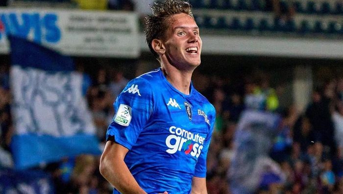 Украинский форвард разрывает чемпионат Италии – сумасшедший гол, который подтверждает татуировку (ВИДЕО) Украинский форвард разрывает чемпионат Италии – сумасшедший гол, который подтверждает татуировку (ВИДЕО)