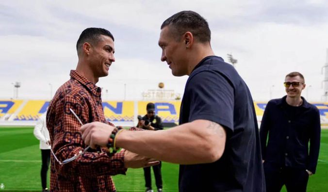 Роналду став гравцем Полісся – Усик опублікував фото