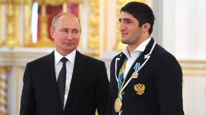 Російського переможця Олімпіади не пустили на ЧС з боротьби – таке з ним трапляється не вперше