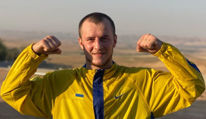 Український боксер відправив суперника в нокдаун і розгромно вийшов у 1/4 ЧС у Ліверпулі