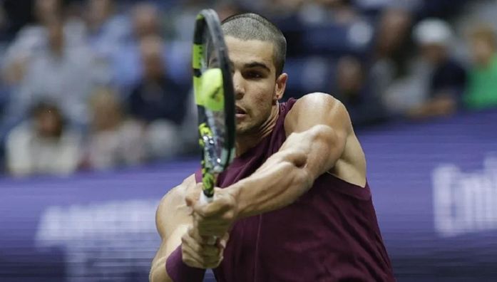 Алькарас з травмованою ногою переміг на старті престижного турніру в Токіо – матч двічі переривали