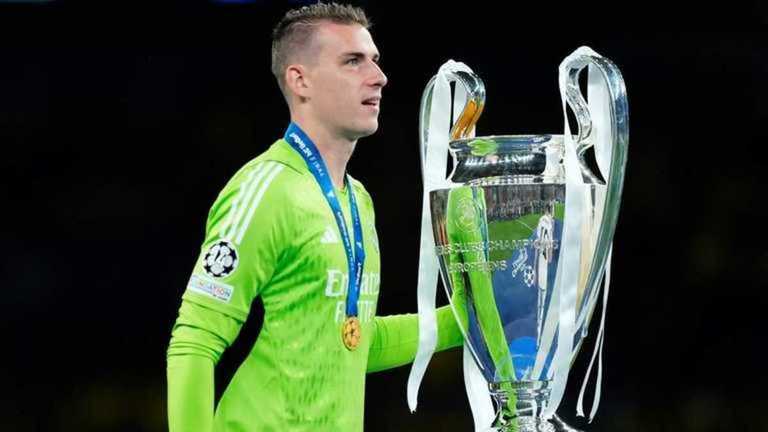 Андрій Лунін з кубком ЛЧ / Фото Getty Images Андрій Лунін з кубком ЛЧ / Фото Getty Images