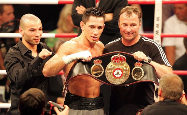 Помер легендарний тренер з боксу, який працював з українцями