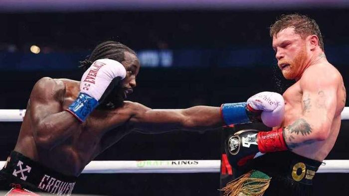 Канело призупинив кар’єру після поразки від Кроуфорда – джерело розкрило причину 