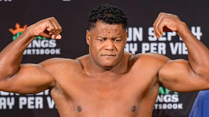 46-річний "Кінг Конг" знищив суперника нокаутом в першому раунді – епічні кадри