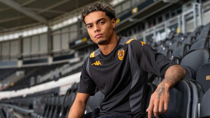 Сын Роналдиньо перешел в клуб Чемпионшипа Сын Роналдиньо перешел в клуб Чемпионшипа