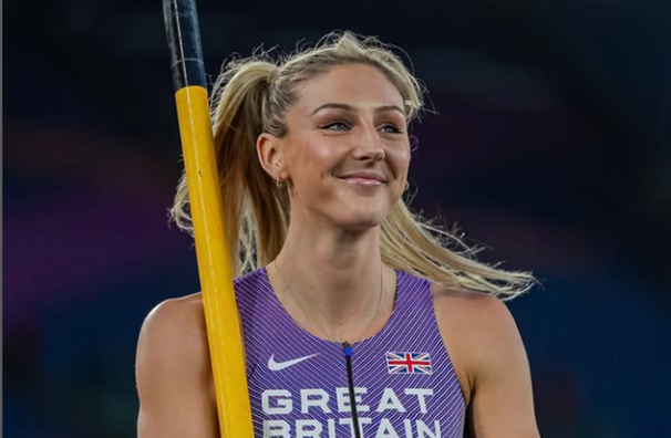 Королева стрибків із жердиною вилетіла з ЧС через травму й не стримала сліз – її хлопець теж постраждав