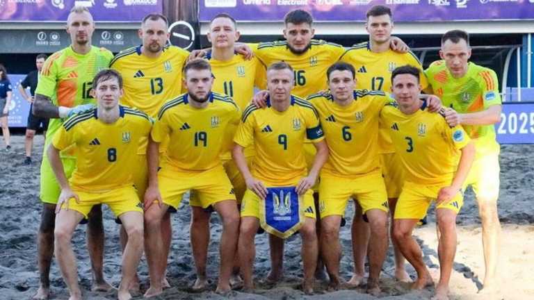 Збірна України з пляжного футболу / Фото: АПФУ Збірна України з пляжного футболу / Фото: АПФУ