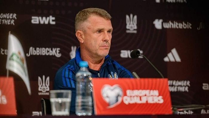 Україна – Франція: Ребров на післяматчевій прес-конференції посперечався з журналістами та навчив їх тактиці