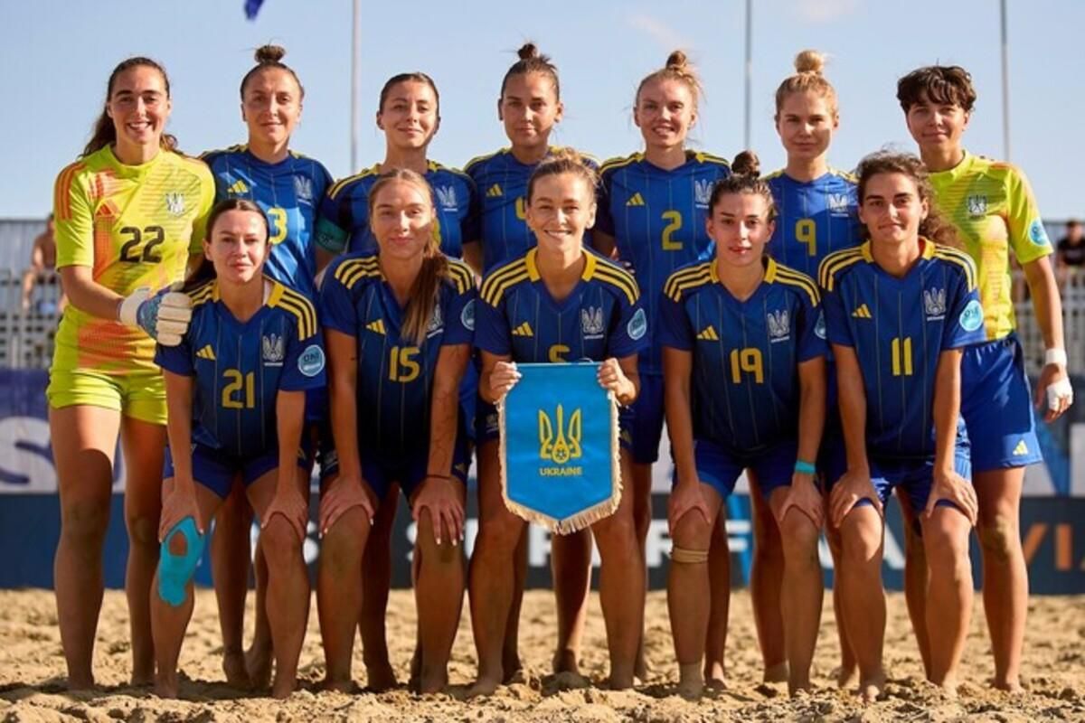 Жіноча збірна України з пляжного футболу / Фото АПФУ