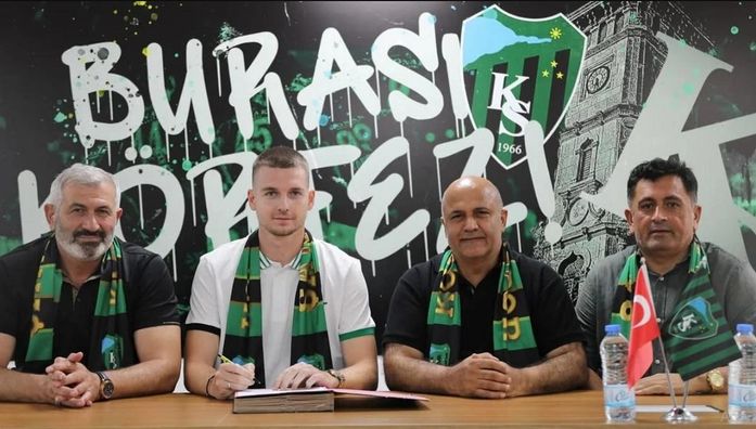 Захисник Динамо оформив автогол в європейському чемпіонаті – його команда без шансів програла