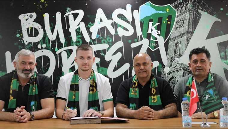 Олександр Сирота (другий ліворуч) / Фото Коджаеліспор