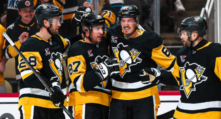 Кросбі (другий ліворуч) та партнери по Піттсбургу / Фотоinstagram.com/nhl/ Кросбі (другий ліворуч) та партнери по Піттсбургу / Фотоinstagram.com/nhl/