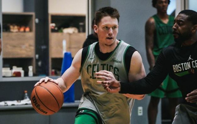 Шульга дебютував за Бостон у передсезонному матчі НБА – 9 очок Михайлюка не врятували Юту від поразки 