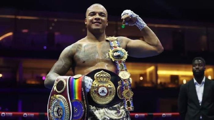 Легендарний промоутер хоче організувати для Усика одразу два бої