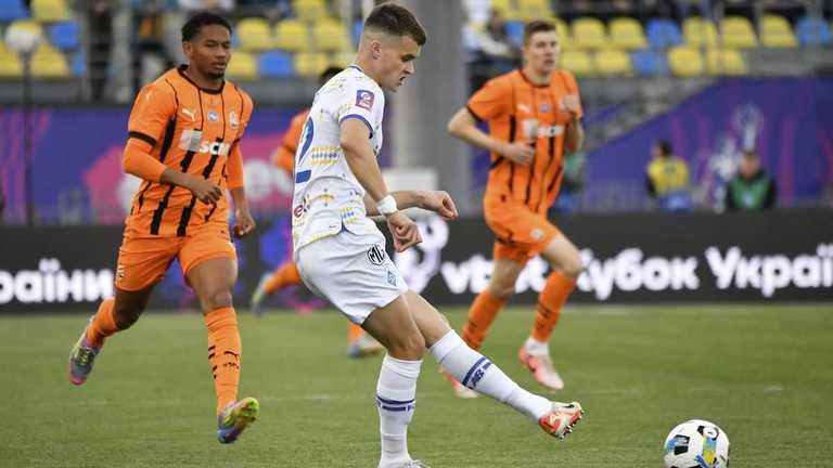 Тарас Михавко и игроки Шахтера / Фото ФК Динамо