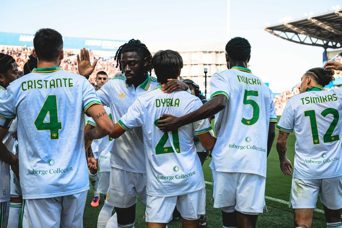 Игроки Ромы / Фото ФК Рома