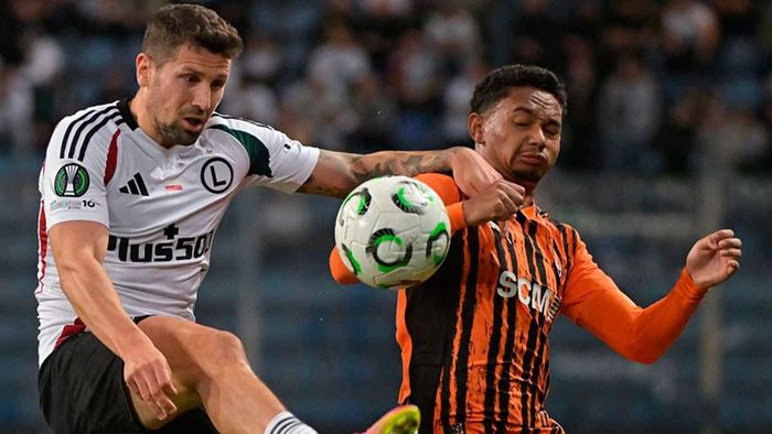 Ультрас Легії під час матчу з Шахтарем вивісили ще один скандальний банер – він присвячений Львову