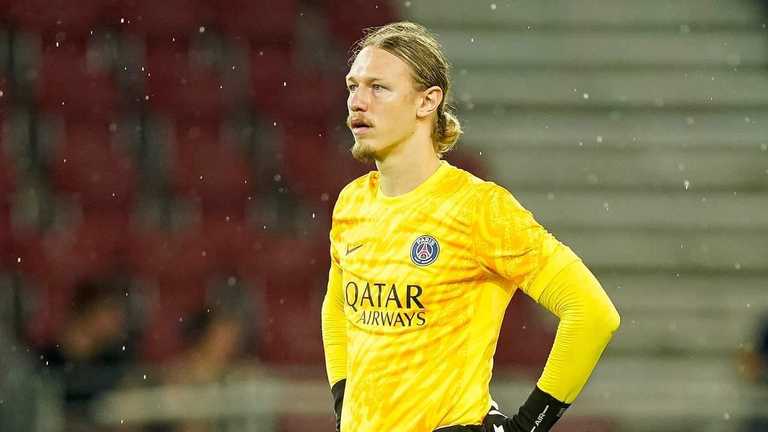 Матвей Сафонов / Фото Christian Hofer – PSG/PSG via Getty Images Матвей Сафонов / Фото Christian Hofer – PSG/PSG via Getty Images