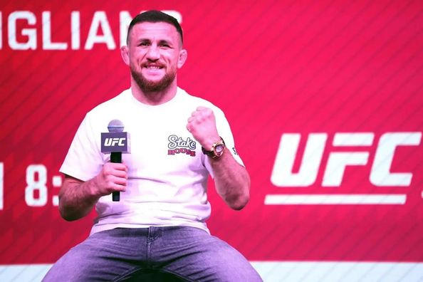 Друг України Двалішвілі втретє захистив титул чемпіона UFC, знищивши американця – відео побиття