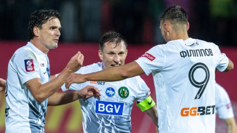 Андриевский (слева) с партнерами / Фото ФК Полесье Андриевский (слева) с партнерами / Фото ФК Полесье