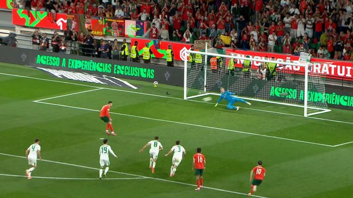 Роналду не забив пенальті й ледь не підвів Португалію, Італія знову перемогла з Гаттузо, Сербію принизили в дербі Роналду не забив пенальті й ледь не підвів Португалію, Італія знову перемогла з Гаттузо, Сербію принизили в дербі