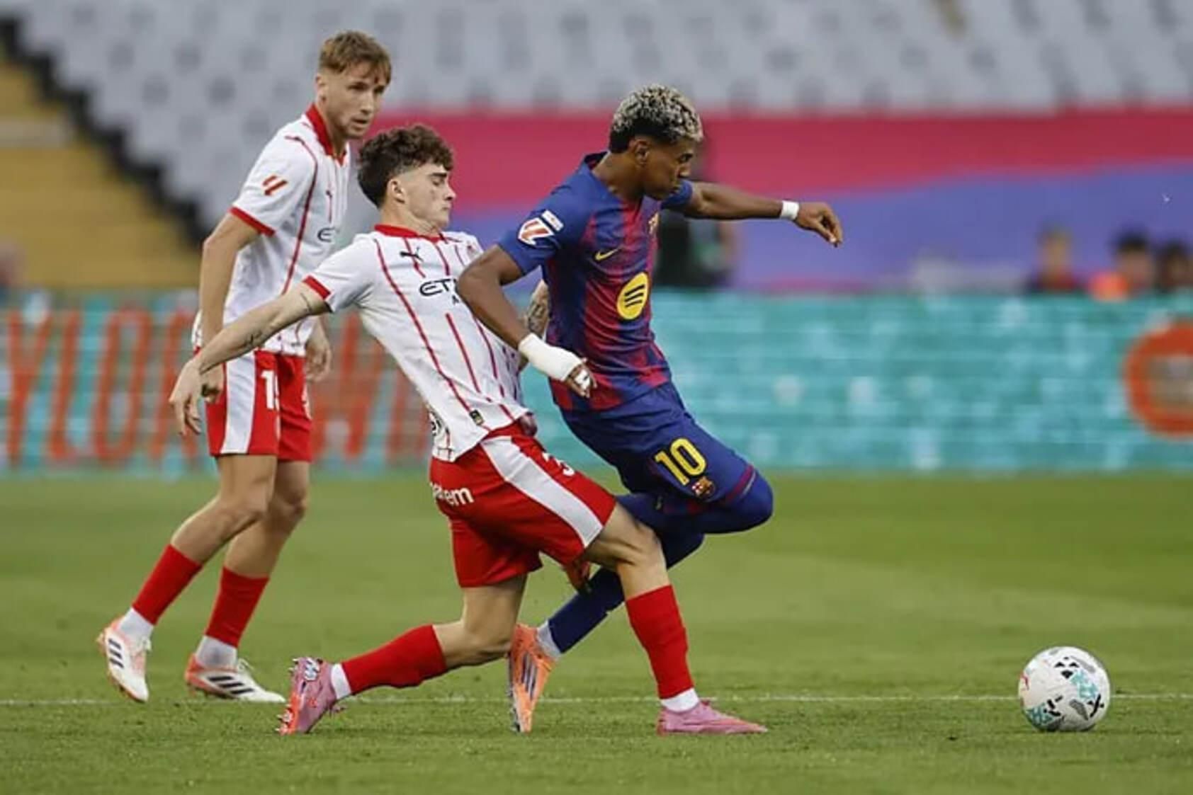 Ванат в матче с Барселоной / EFE