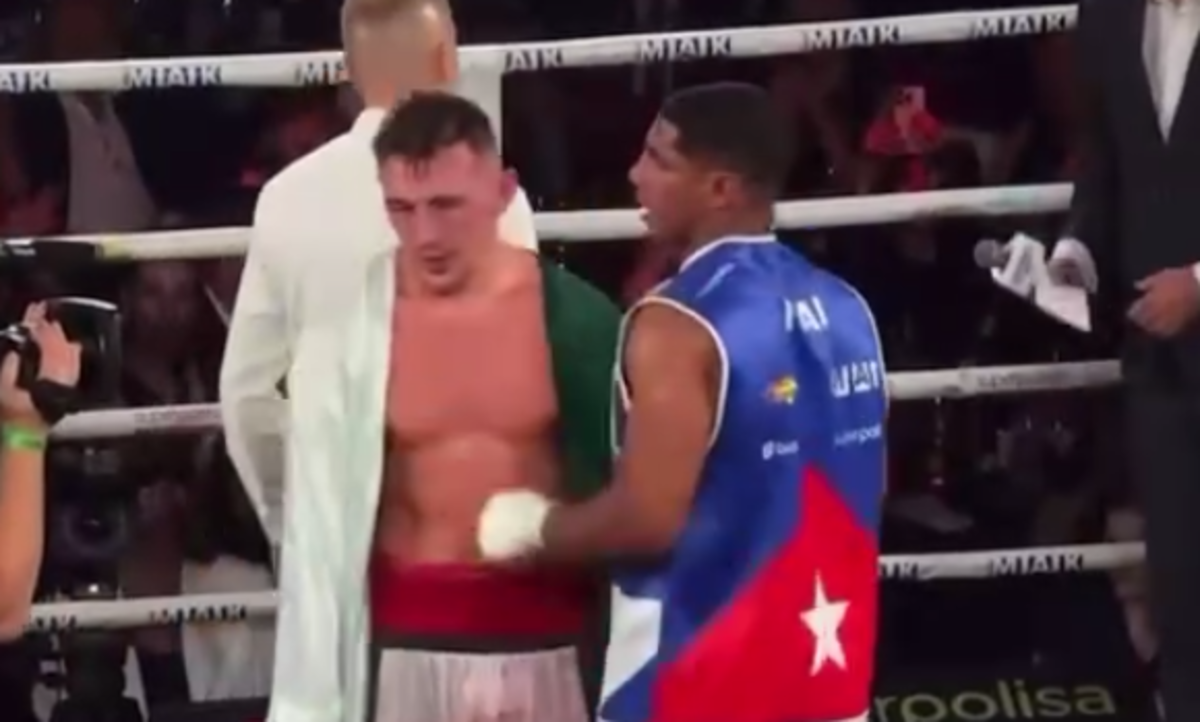 Андрій Великовський (ліворуч)