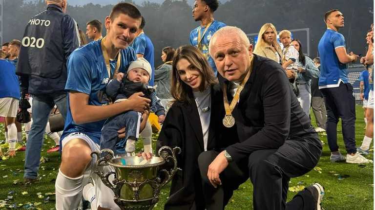 Семья Суркисов / фото: соцсети Яны Суркис Семья Суркисов / фото: соцсети Яны Суркис